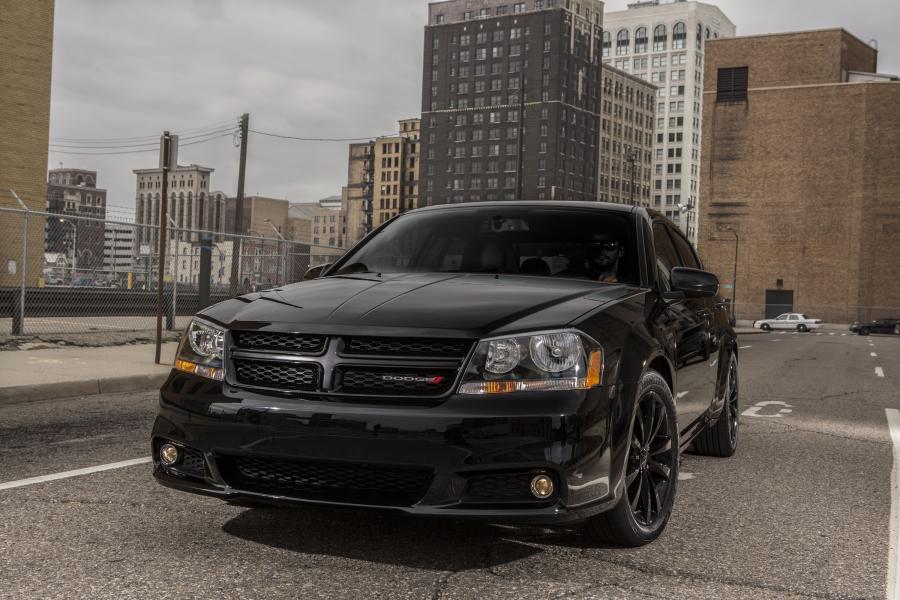  Dodge Avenger Blacktop Edition 2012 года  (фото 18 из 25)